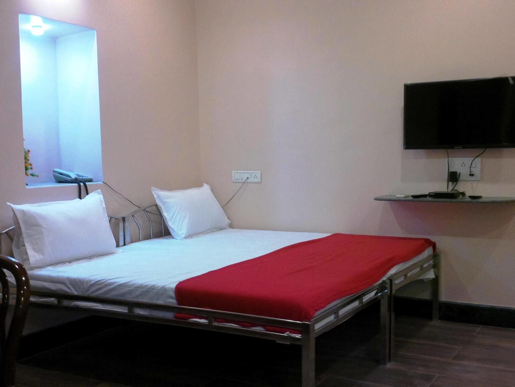 Hotel Blue Bird Colaba Mandve Экстерьер фото
