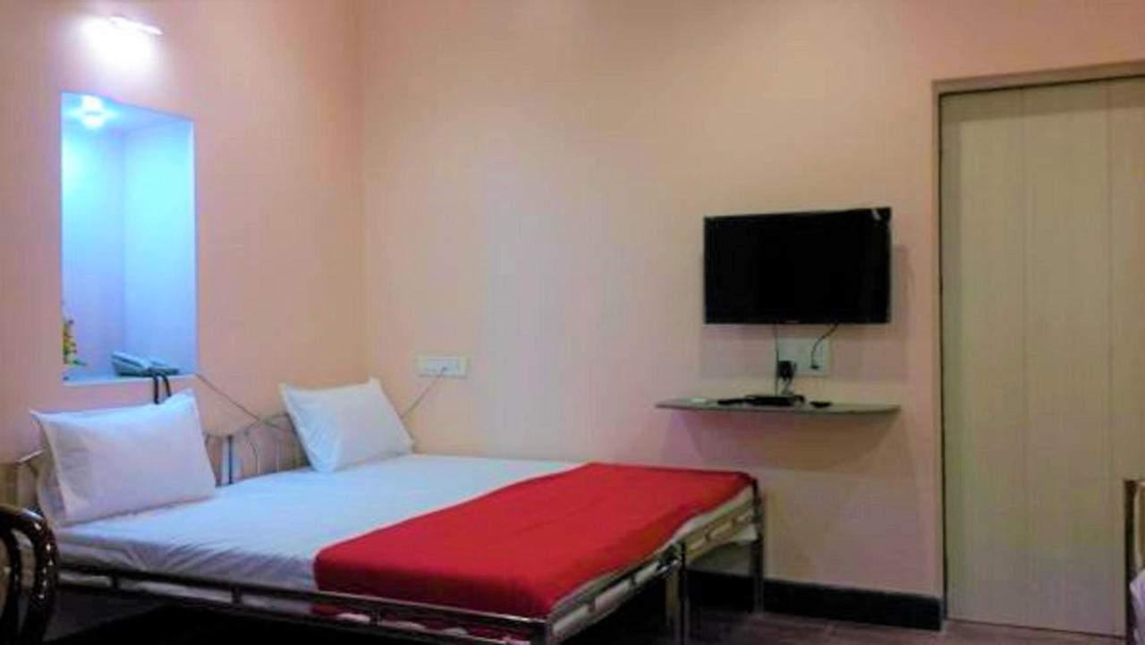 Hotel Blue Bird Colaba Mandve Экстерьер фото