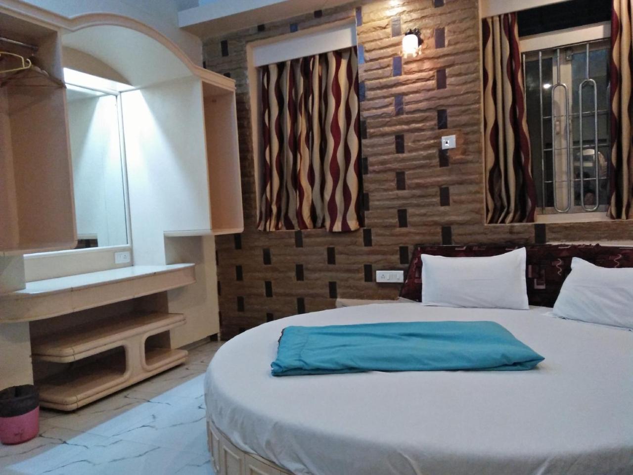 Hotel Blue Bird Colaba Mandve Экстерьер фото