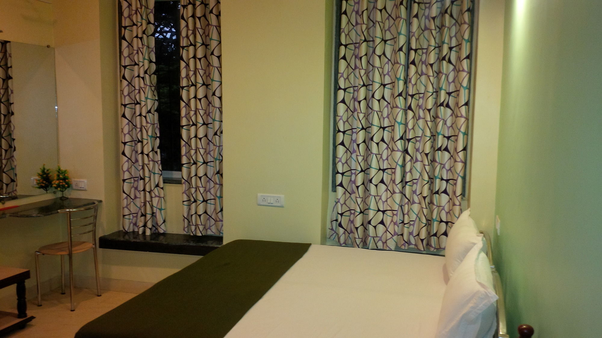 Hotel Blue Bird Colaba Mandve Экстерьер фото
