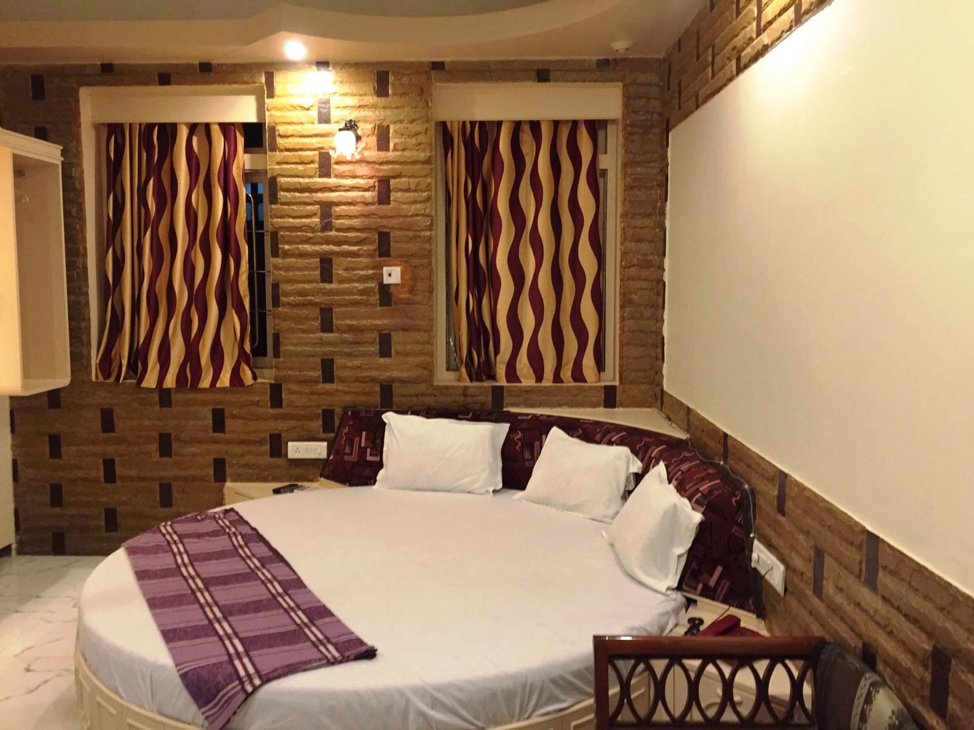 Hotel Blue Bird Colaba Mandve Экстерьер фото